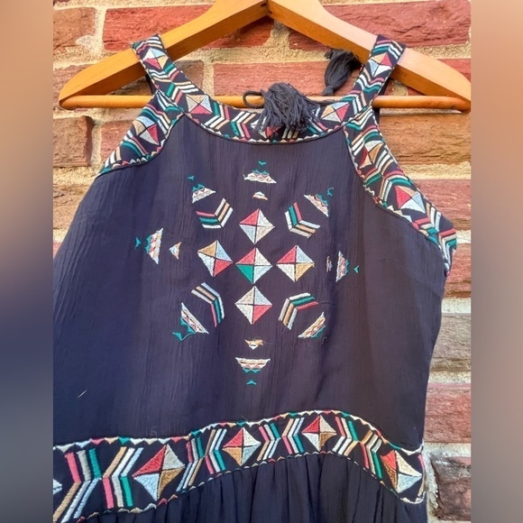 CUPCAKES AND CASHMERE Sleeveless Embroidery Navy Blue Long Maxi Dress Size 0 - Picture 3 of 8